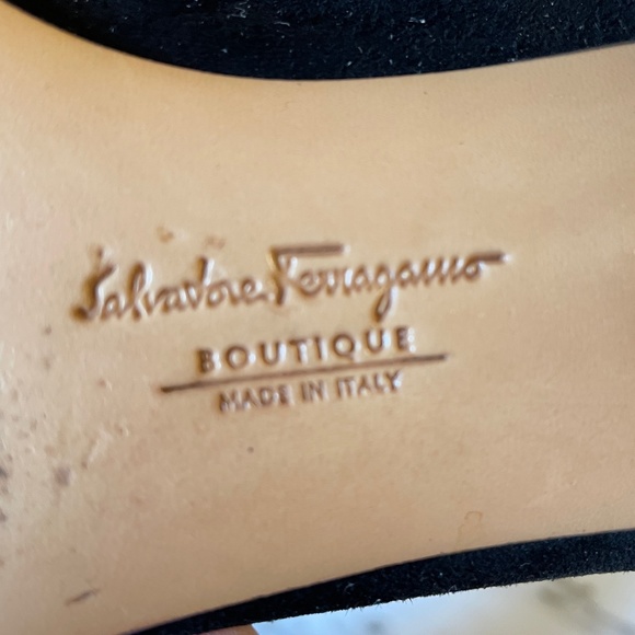 SALVATORE FERRAGAMO BOUTIQUE Black Suede & Patent Leather Pumps 8A - Picture 10 of 11
